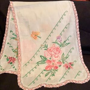 Vintage embroidered crocheted dresser scarf
